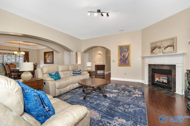6610 Lizzie Lane, Owens Cross Roads, AL 35763