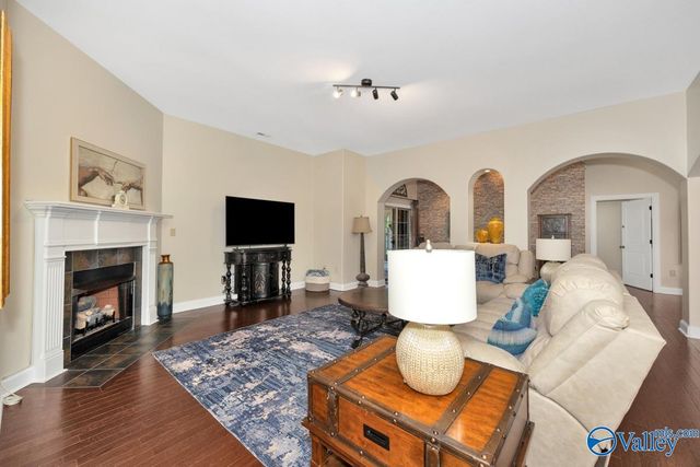 6610 Lizzie Lane, Owens Cross Roads, AL 35763