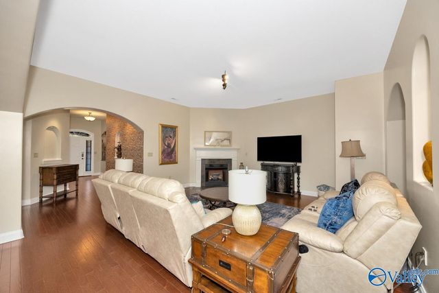 6610 Lizzie Lane, Owens Cross Roads, AL 35763