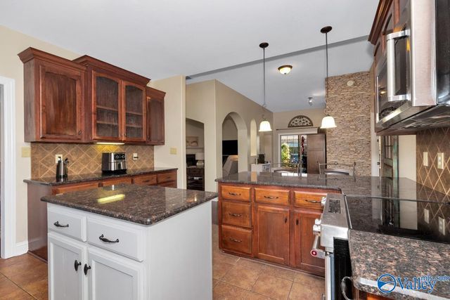 6610 Lizzie Lane, Owens Cross Roads, AL 35763
