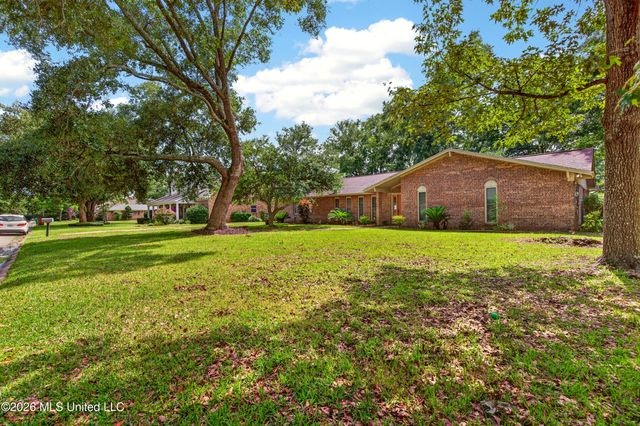 43 Greenbriar Drive, Gulfport, MS 39507