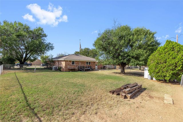 3820 Country Side Drive, Brownwood, TX 76801