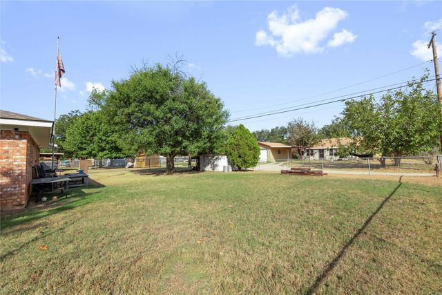 3820 Country Side Drive, Brownwood, TX 76801