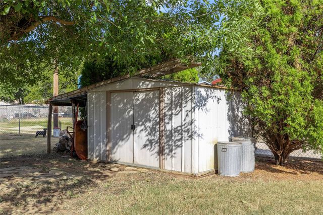 3820 Country Side Drive, Brownwood, TX 76801