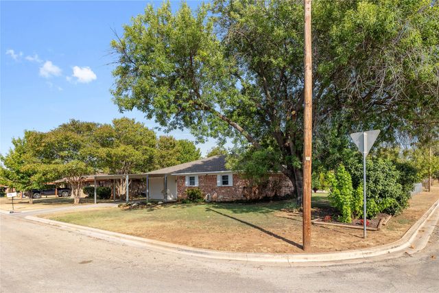 3820 Country Side Drive, Brownwood, TX 76801