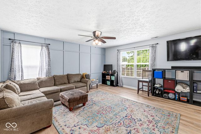 840 Ponderosa Pine Drive, Whiteland, IN 46184