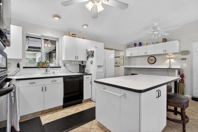 1432 SE 2nd Street, Pompano Beach, FL 33060