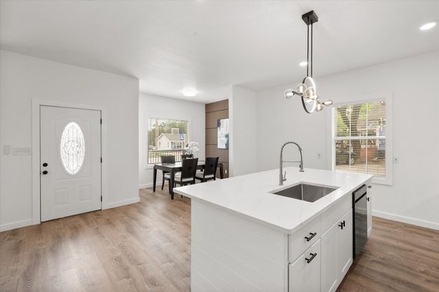 1027 W 2nd Avenue, Corsicana, TX 75110