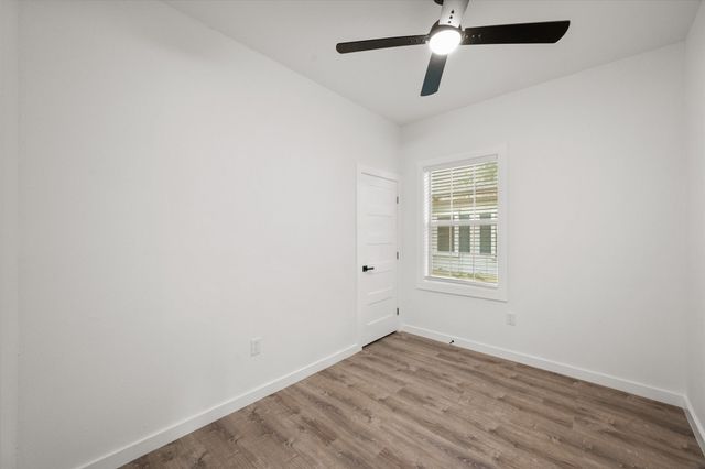 1027 W 2nd Avenue, Corsicana, TX 75110