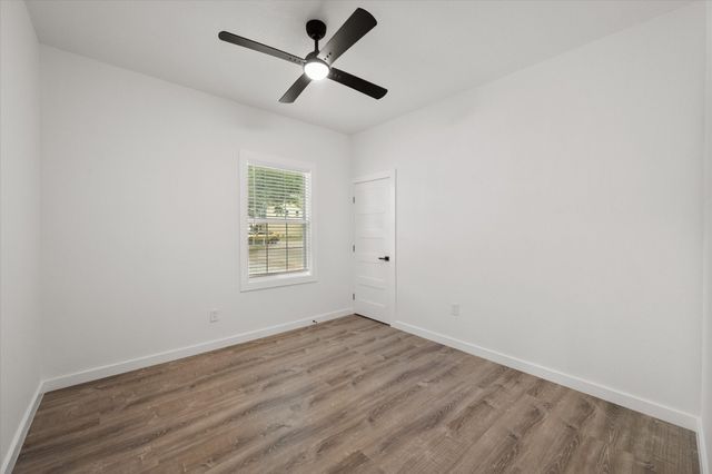 1027 W 2nd Avenue, Corsicana, TX 75110