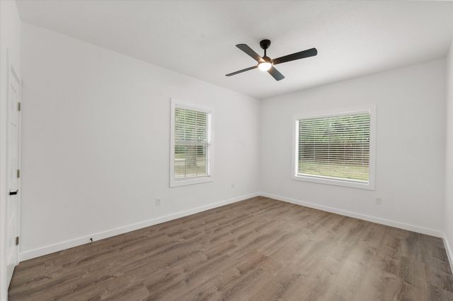 1027 W 2nd Avenue, Corsicana, TX 75110
