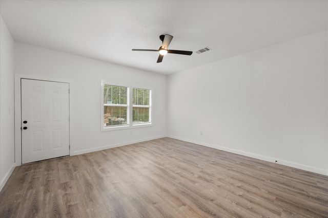 1027 W 2nd Avenue, Corsicana, TX 75110