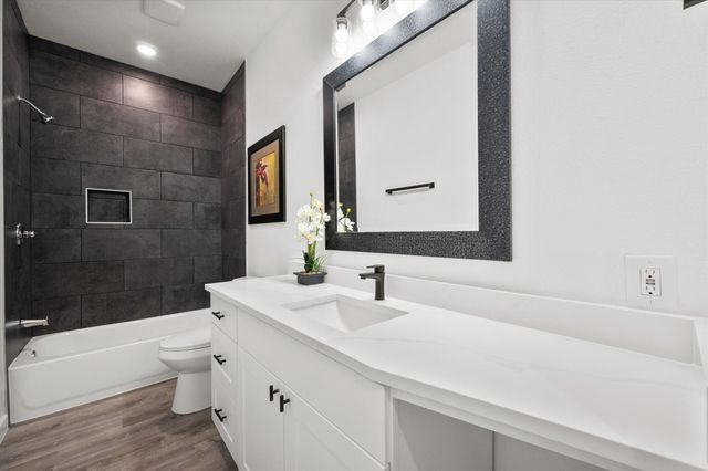 1027 W 2nd Avenue, Corsicana, TX 75110