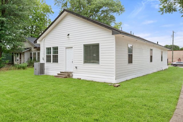1027 W 2nd Avenue, Corsicana, TX 75110