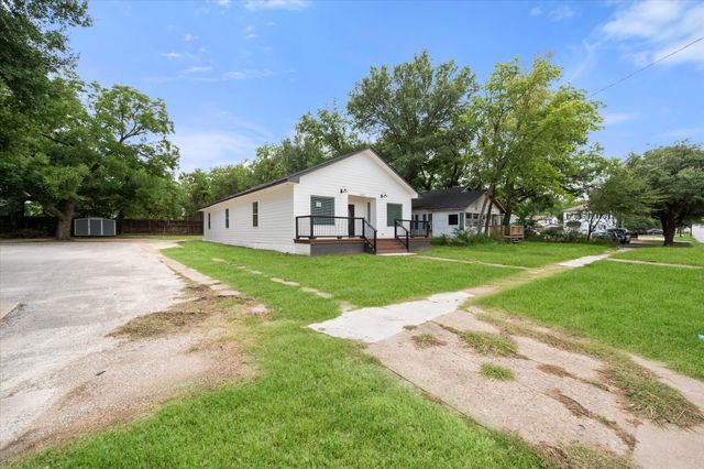1027 W 2nd Avenue, Corsicana, TX 75110