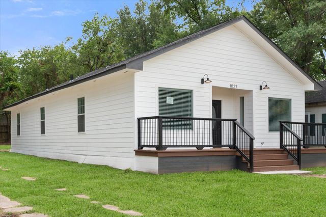 1027 W 2nd Avenue, Corsicana, TX 75110
