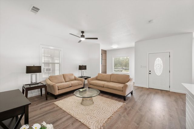 1027 W 2nd Avenue, Corsicana, TX 75110