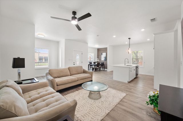 1027 W 2nd Avenue, Corsicana, TX 75110