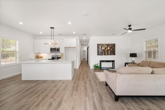 1027 W 2nd Avenue, Corsicana, TX 75110