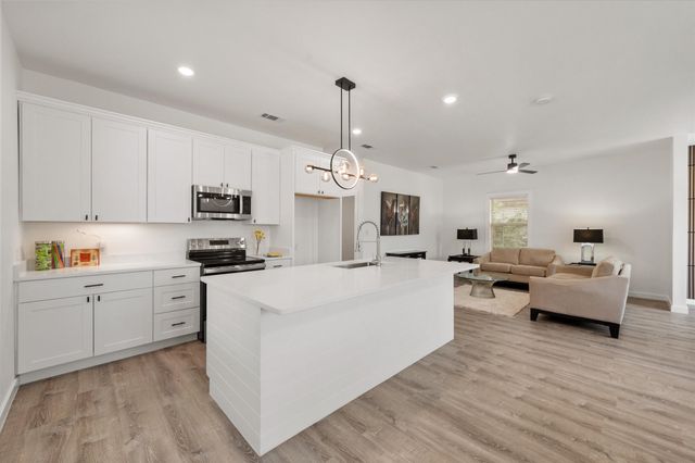 1027 W 2nd Avenue, Corsicana, TX 75110