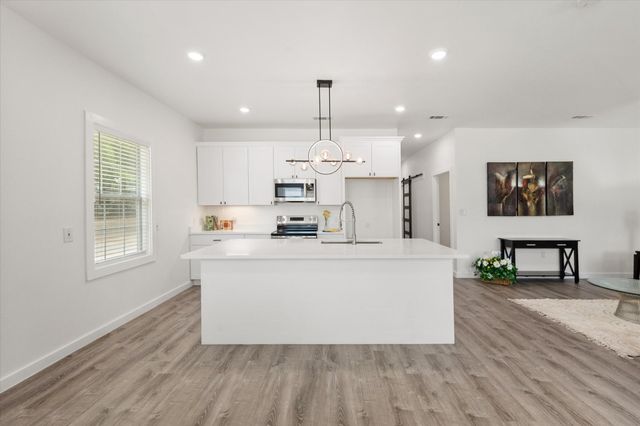 1027 W 2nd Avenue, Corsicana, TX 75110
