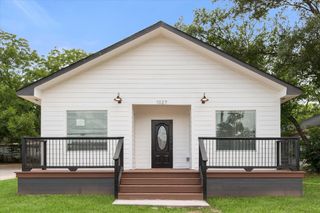 1027 W 2nd Avenue, Corsicana, TX 75110