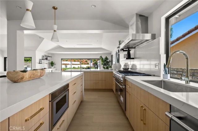 5100 Orrville Avenue, Woodland Hills, CA 91367