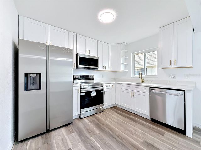 8454 AUSTIN N, Pinellas Park, FL 33781