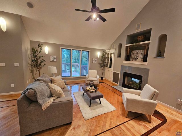 2309 Sunset Lake Drive, Emporia, KS 66801