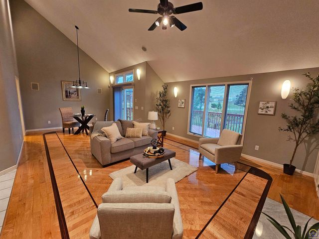 2309 Sunset Lake Drive, Emporia, KS 66801