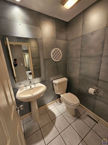 2309 Sunset Lake Drive, Emporia, KS 66801