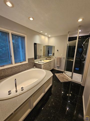 2309 Sunset Lake Drive, Emporia, KS 66801