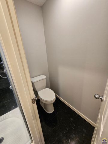 2309 Sunset Lake Drive, Emporia, KS 66801