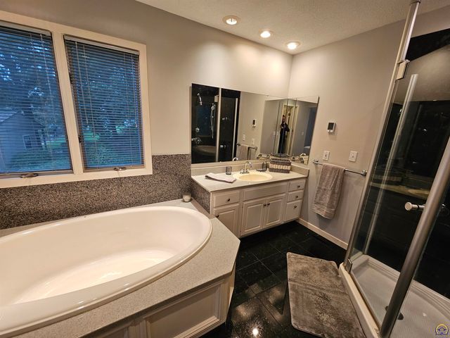 2309 Sunset Lake Drive, Emporia, KS 66801