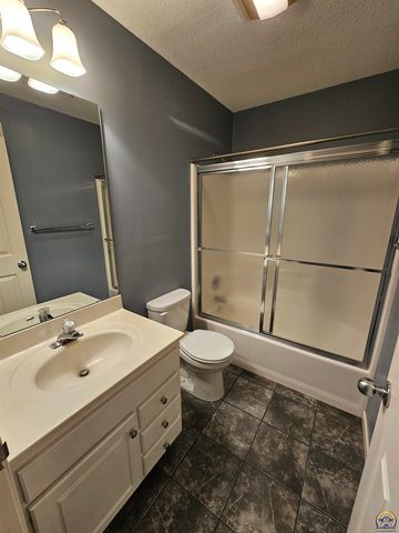 2309 Sunset Lake Drive, Emporia, KS 66801