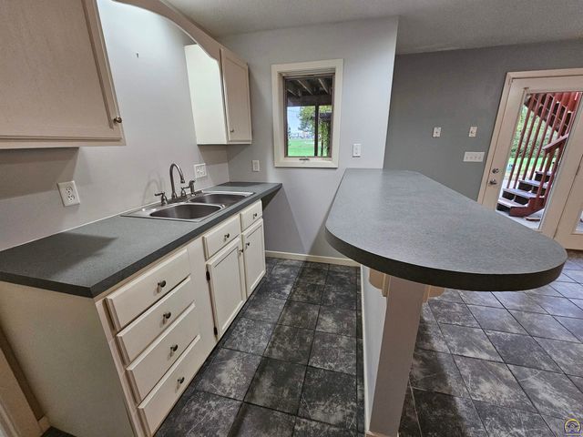 2309 Sunset Lake Drive, Emporia, KS 66801