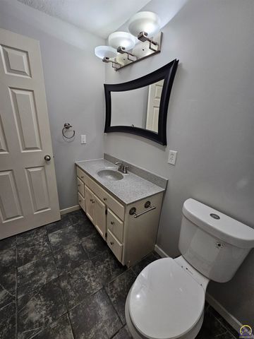 2309 Sunset Lake Drive, Emporia, KS 66801