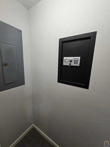 2309 Sunset Lake Drive, Emporia, KS 66801