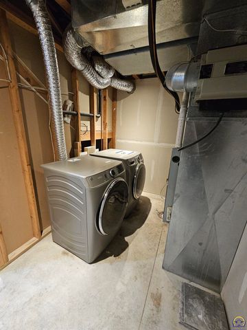 2309 Sunset Lake Drive, Emporia, KS 66801