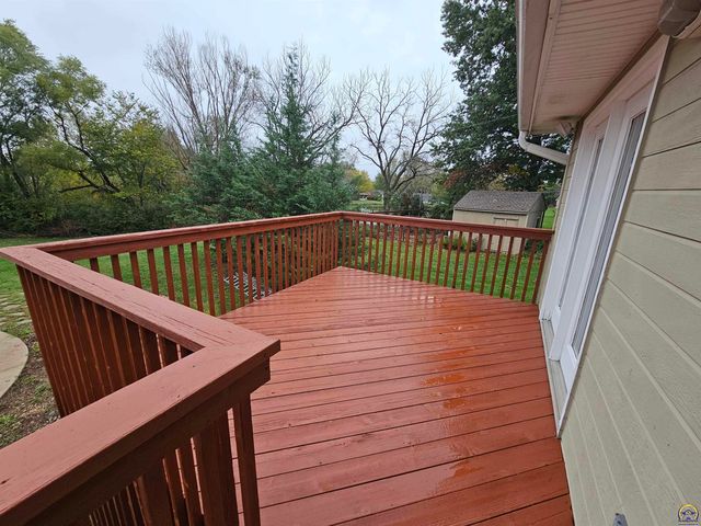 2309 Sunset Lake Drive, Emporia, KS 66801