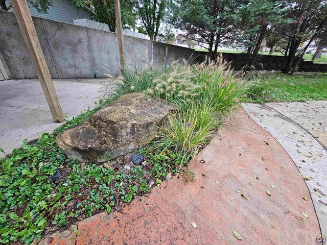 2309 Sunset Lake Drive, Emporia, KS 66801