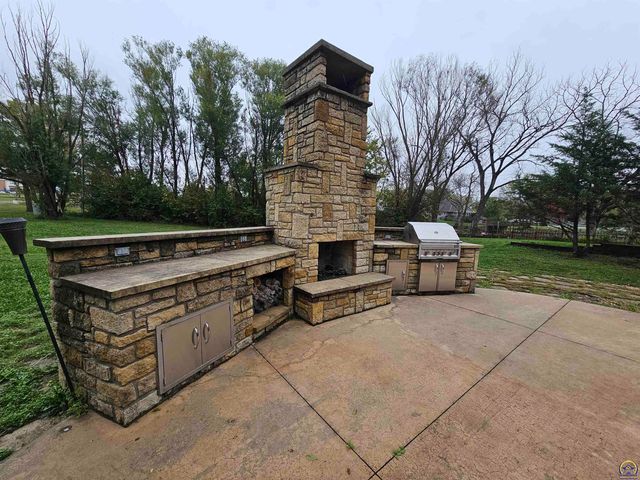 2309 Sunset Lake Drive, Emporia, KS 66801