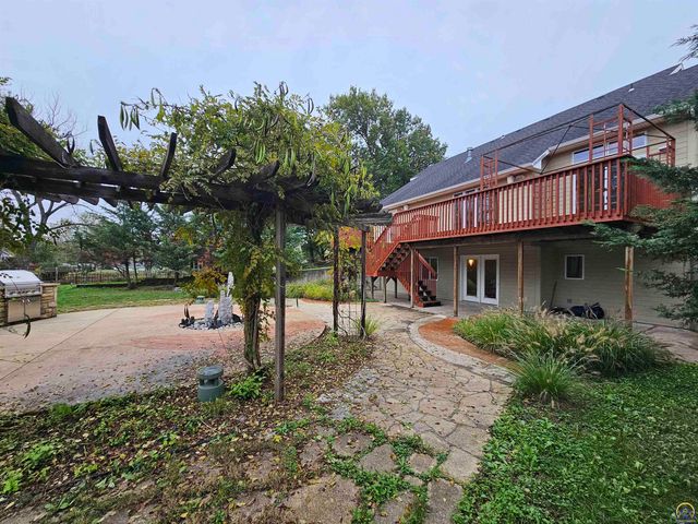 2309 Sunset Lake Drive, Emporia, KS 66801