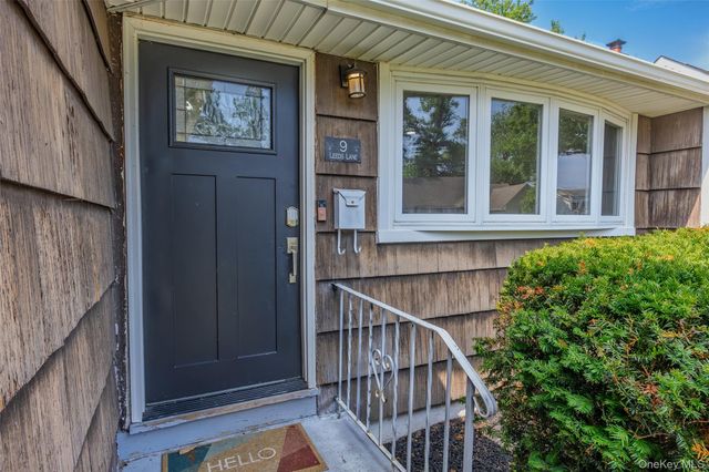 9 Leeds Lane, North Babylon, NY 11703