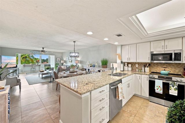 9604 CORTEZ ROAD W 422, Bradenton, FL 34210