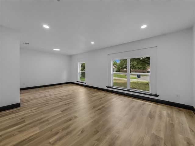 3950 Cypress Wood Court, Fort Worth, TX 76133