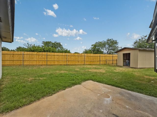 3950 Cypress Wood Court, Fort Worth, TX 76133