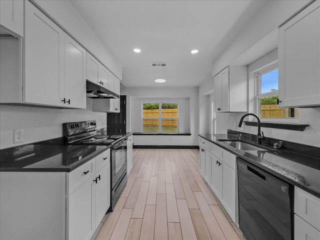 3950 Cypress Wood Court, Fort Worth, TX 76133