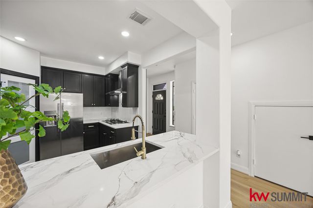 2410 Calumet Street B, Houston, TX 77004