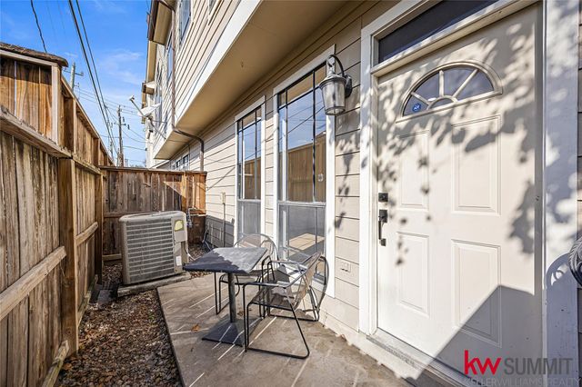 2410 Calumet Street B, Houston, TX 77004